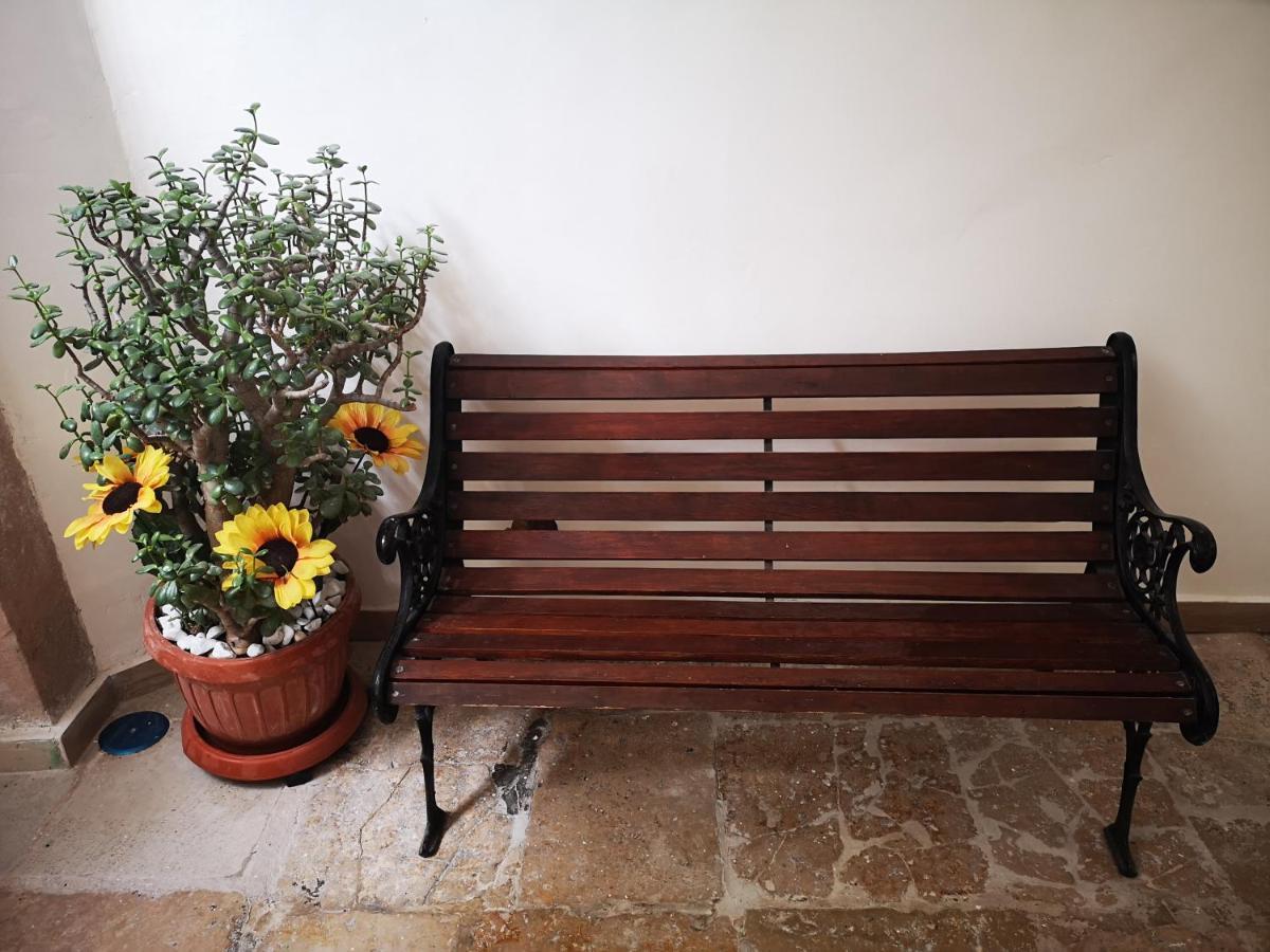 La Casa Delle Sorprese Apartment ตรานิ ภายนอก รูปภาพ